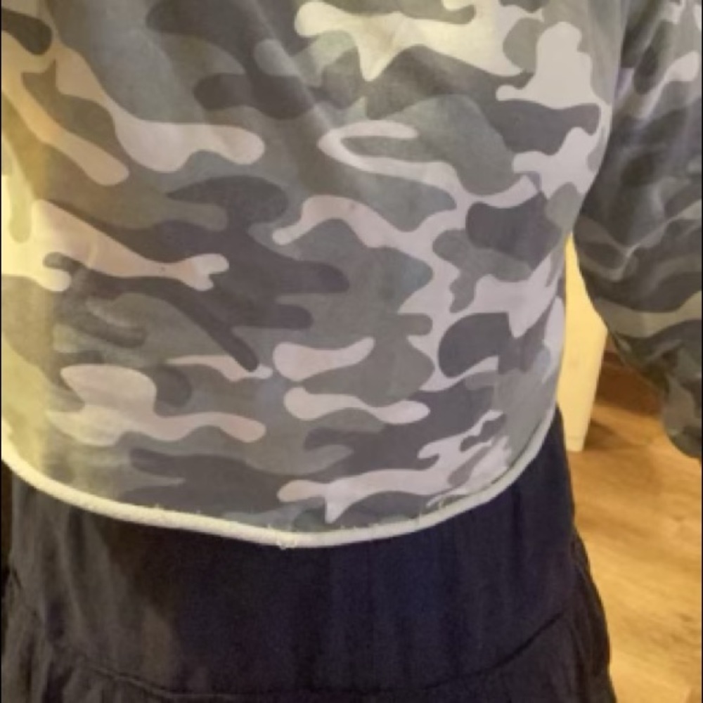 Evereve Mazzy Camo Sweatshirt